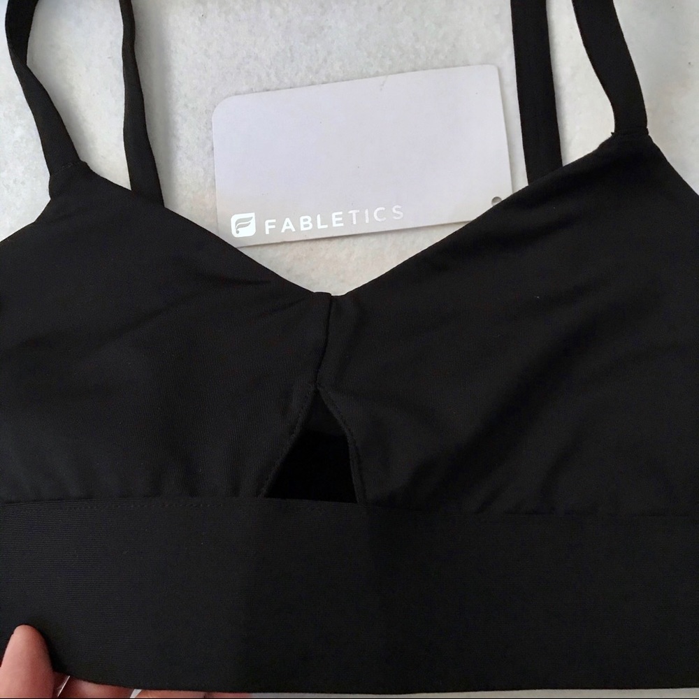 ❌SOLD❌ Fabletics NWT Black Sports Bra Women XS (4) - Picture 3 of 8